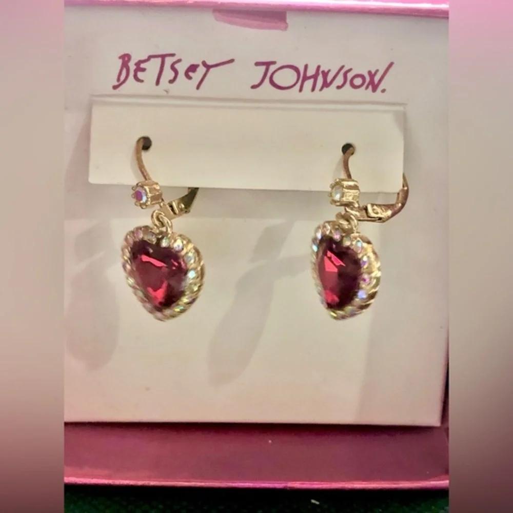 Betsey Johnson heart shaped rhinestones & ruby gemstone dangling earrings‎ new - Picture 9 of 13